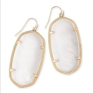 Kendra Scott Danielle Gold Earring In White Pearl